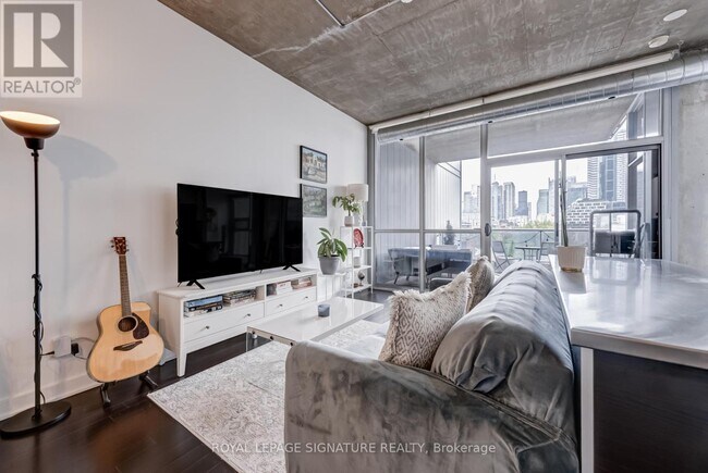 Photo du bâtiment - 60-760 Bathurst St