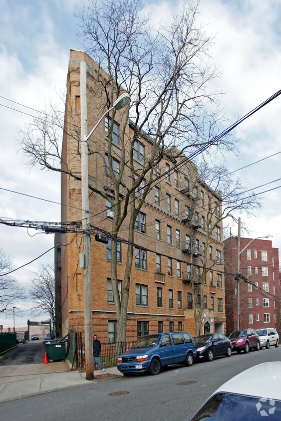 Highland Manor Apartments in Yonkers, NY