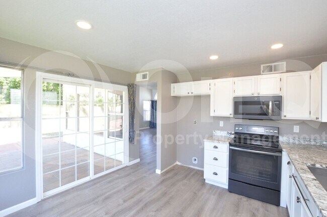 Foto del edificio - 3606 W Creedance Blvd
