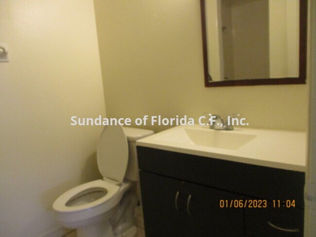 Foto del edificio - Tiled throughout