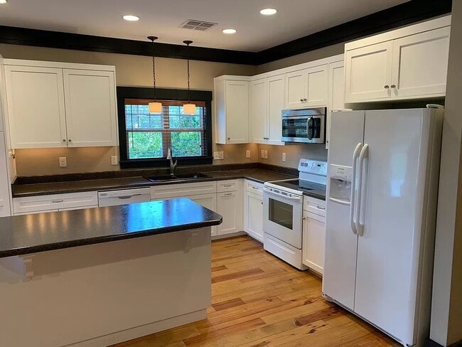 Kitchen - 228 West Ave