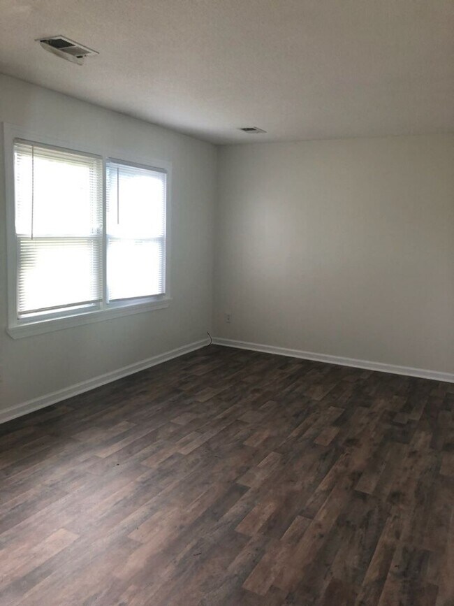 Foto del edificio - 3 Bed, 2 Bath home in Kings Grant!