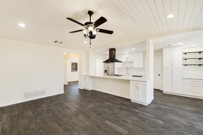 Foto del edificio - 7202 Teaberry Dr