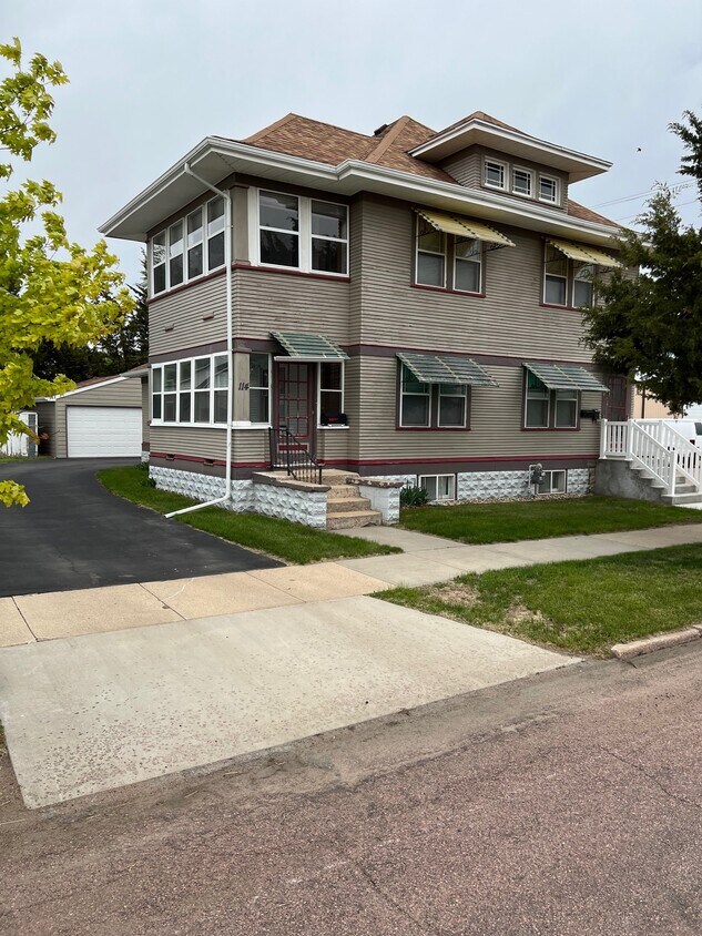 Foto principal - 114 N Kimball St