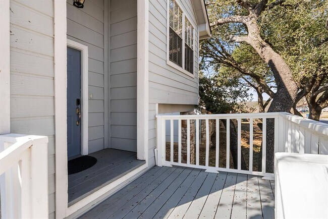 Building Photo - 8303 Wexford Dr