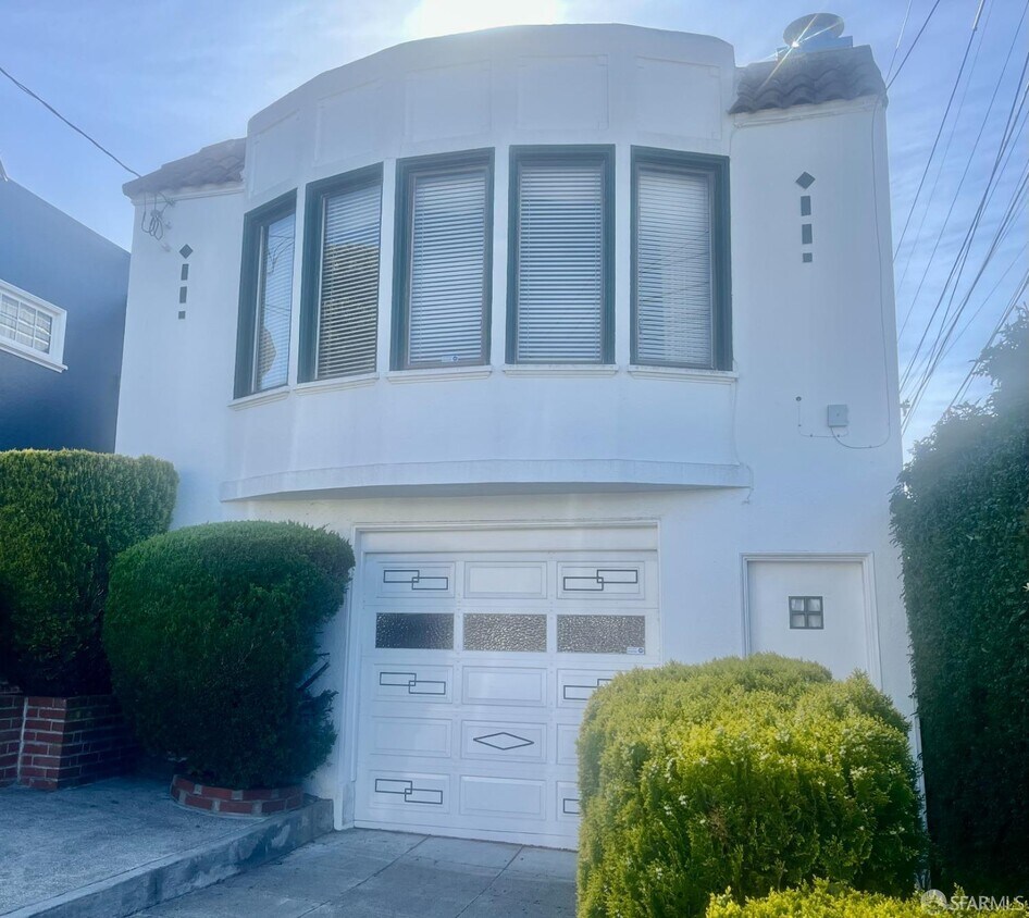 Primary Photo - 787 Head St