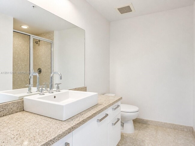 Foto del edificio - 185 SW 7th St
