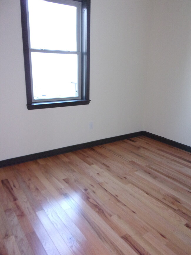 Building Photo - 1911 N Gratz St