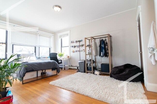 Gorgeous Brookline 5-Bed/2-Bath - Gorgeous Brookline 5-Bed/2-Bath Apartment