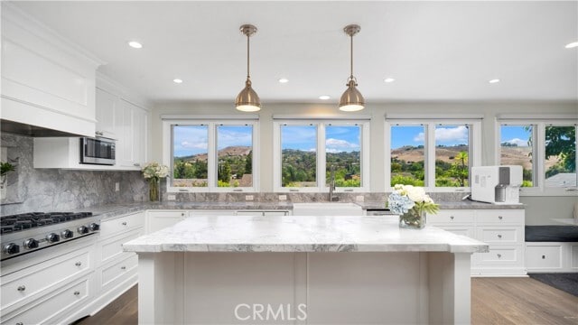 Primary Photo - 10 Flintridge