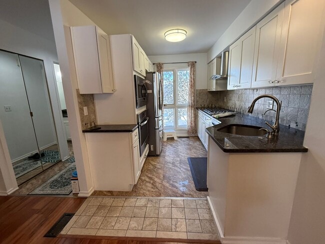 Foto del edificio - 1082 Greenhills Dr