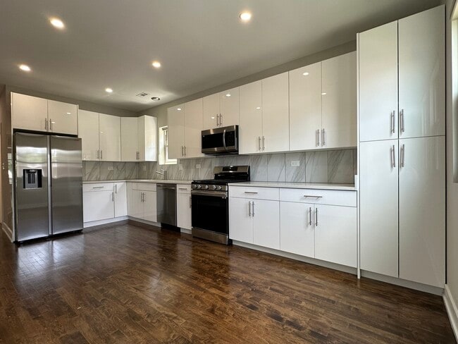 Foto del edificio - 4714 N Talman Ave