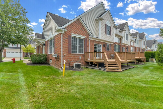 Foto del edificio - 41699 Mitchell Rd