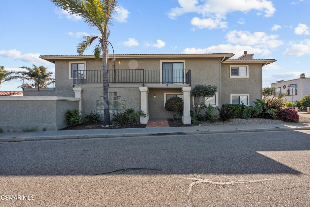 Foto principal - 5100 Whitecap St