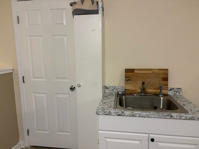 Foto del edificio - 136 Stevens Dr