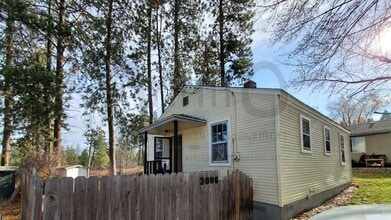 Building Photo - 3006 W South Loop Ave