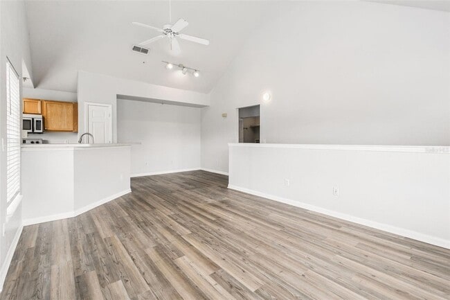 Building Photo - 9141 Lee Vista Blvd