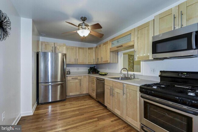 Foto del edificio - 2022 Columbia Rd NW