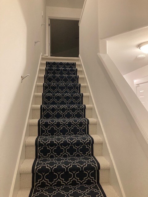 Escaleras - 8822 SE Brooklyn St