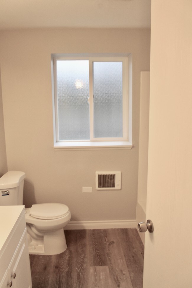 Main Bath - 11214 126th Ave Ct E