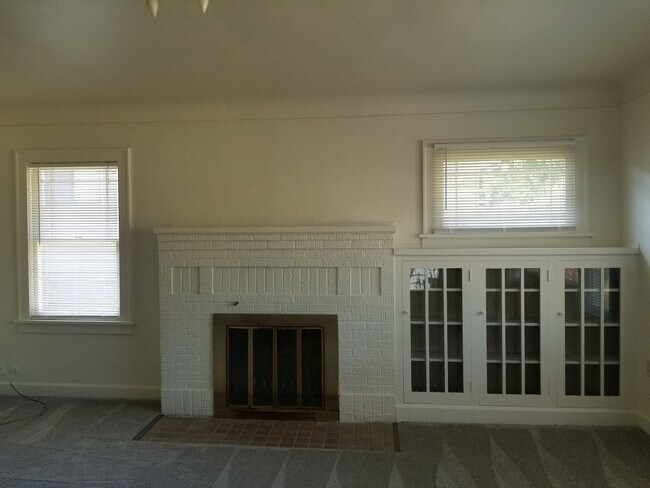 Foto del edificio - N. 25th Ave 2 bedroom Craftsman w/basement