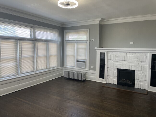 Building Photo - 6543 S Greenwood Ave