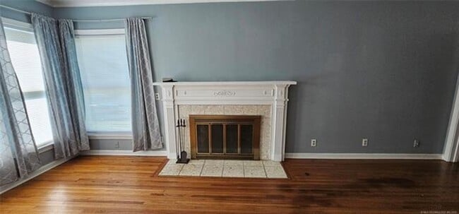 Building Photo - 3-bedroom, 1 bathroom, 1 car attached gara...