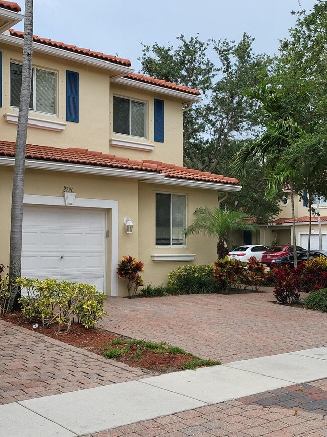 Building Photo - 2791 S Evergreen Cir
