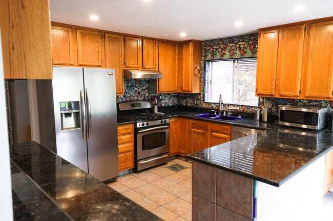 kitchen - 2731 Angus St