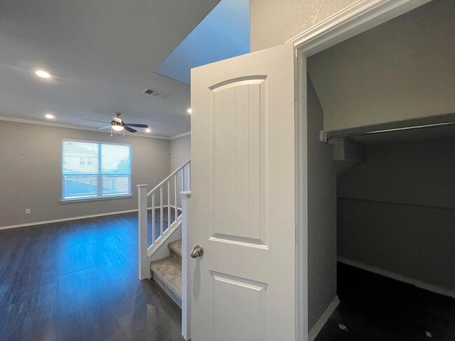 Building Photo - 16612 Brogan Ln