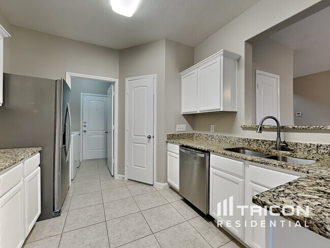 Foto del edificio - 1327 Tamarack Dr