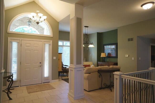 Building Photo - 8566 Huckins Dr