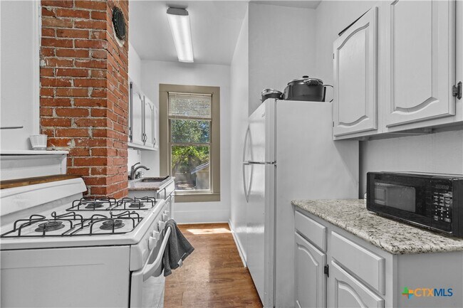 Foto del edificio - 527 W San Antonio St