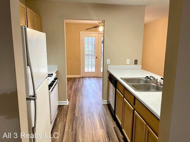 Building Photo - 2 br, 1 bath House - 140 Oak Cir S