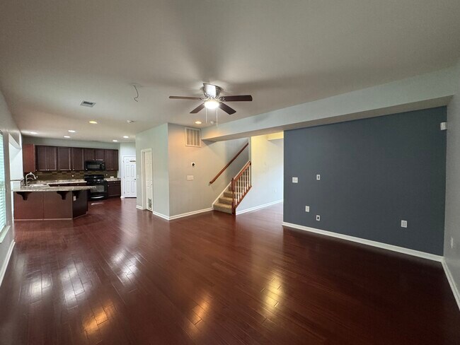 Building Photo - 624 Leonard Ln