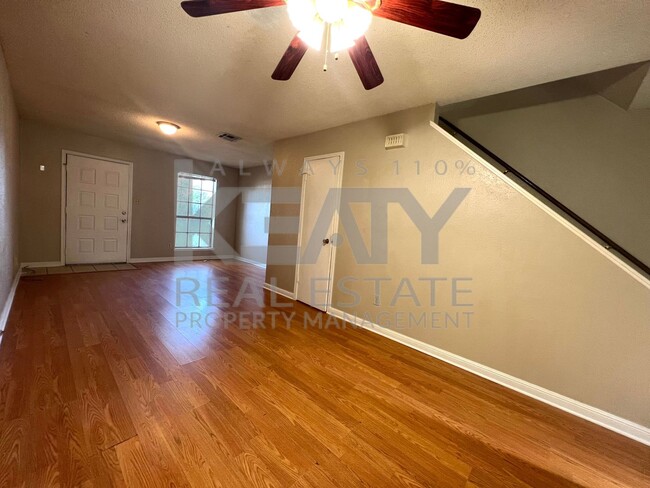 Building Photo - 2 Bedroom, 1.5 Bathroom Townhouse is Avail...