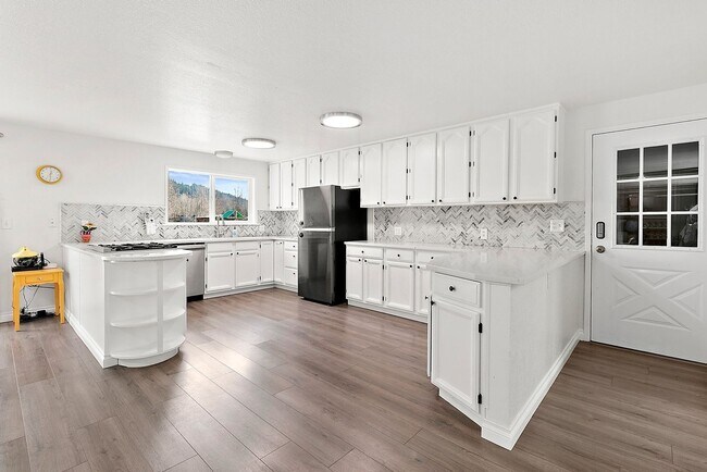 Foto del edificio - Spacious 6BR House in Orting