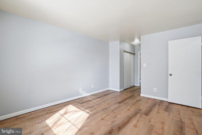 Foto del edificio - 5902 Cove Landing Rd