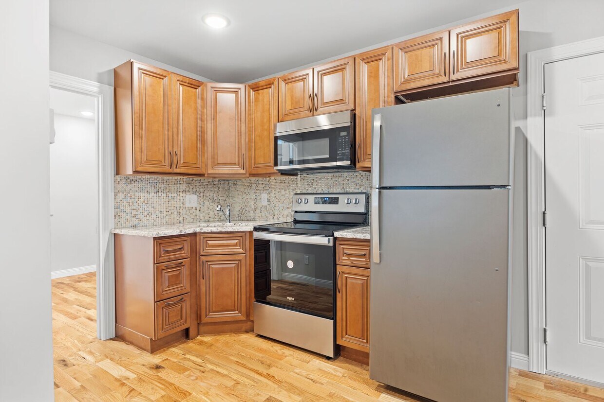 Foto principal - 6942 Torresdale Ave