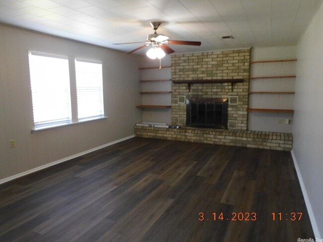 Building Photo - 2607 Meadowlake Rd