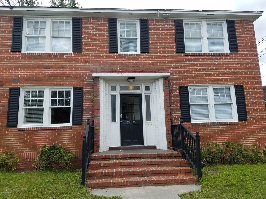 Primary Photo - 2889 College St
