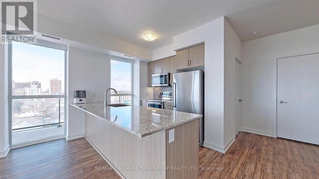Photo du bâtiment - 1603 Eglinton Ave W