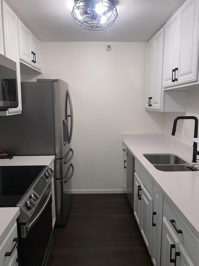 Foto del edificio - 8239 Shelter Creek Ln