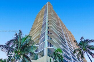 Building Photo - 7601 E Treasure Dr