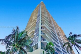 Building Photo - 7601 E Treasure Dr