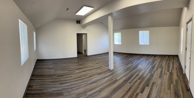 Building Photo - $1,450 / 2br - 1248ft2 - 2 Bedroom rancher...