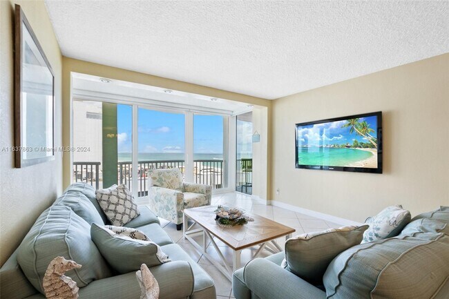 Building Photo - 5401 Collins Ave