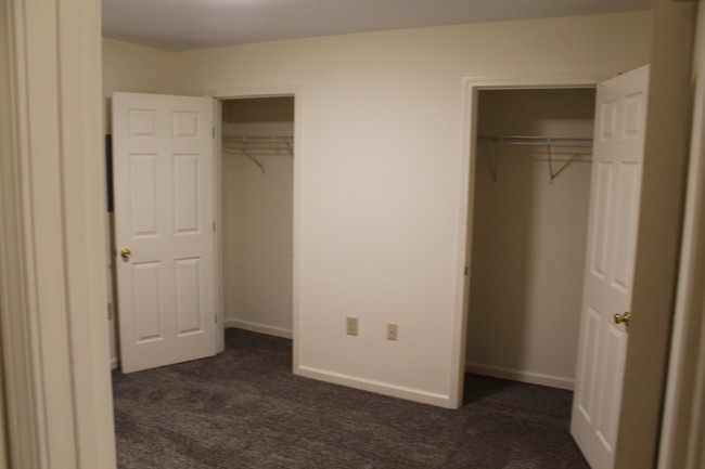 Bedroom/Closet - 1312 Byrne Ave