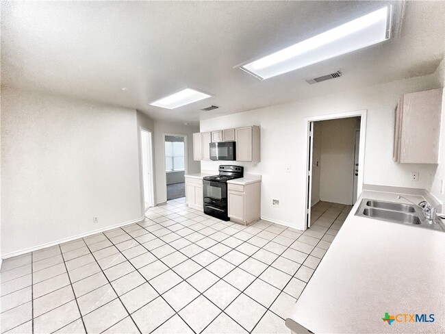 Building Photo - 236 Alves Ln