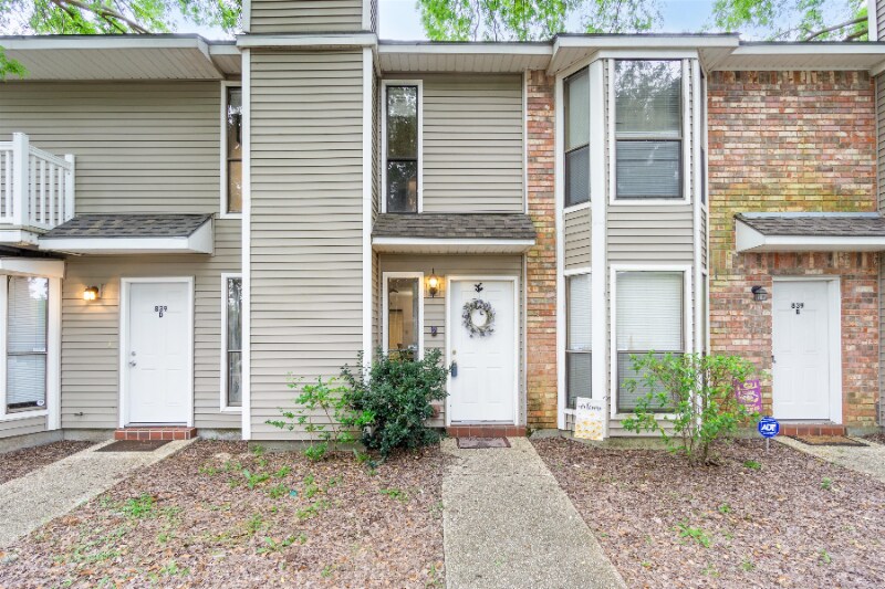 Primary Photo - 839 E Boyd Dr
